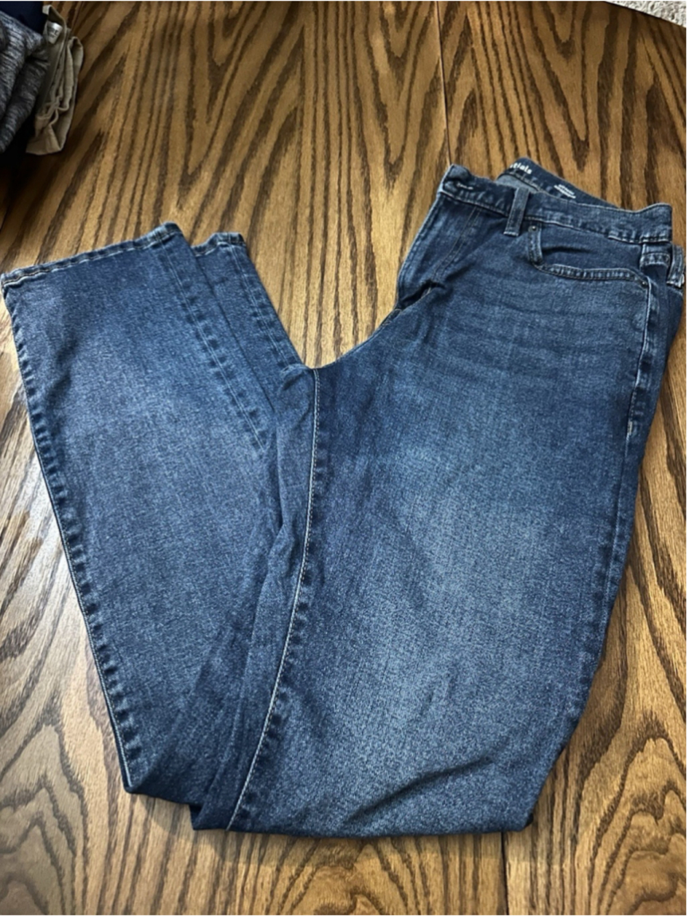 Amazon Essentials Men’s Straight Athletic Blue Medium Wash Denim Jeans 5-Pocket